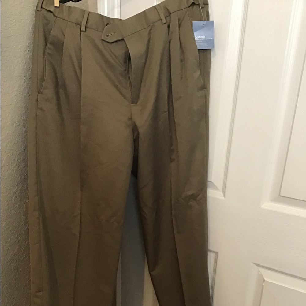 Men’s Classic Cuffed Pants..